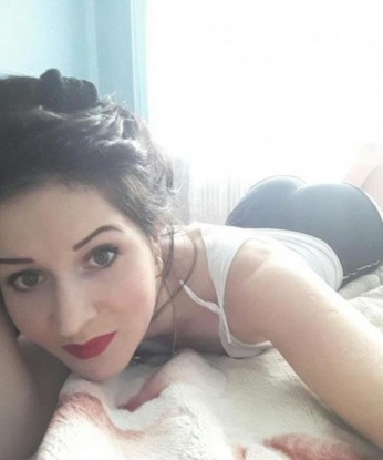 Я живу в Москве, где готова встретиться с тобой и подарить незабываемые моменты нашей встречи. Мои услуги включают все, что ты можешь себе представить, от массажа и стриптиза до ролевых игр и более экзотических фантазий. Я прекрасно понимаю твои скрытые желания и сделаю все возможное, чтобы они исполнились. У меня есть отличные отзывы от предыдущих клиентов, которые рады рекомендовать меня. Более подробные фото и информацию об услугах можешь найти на моем профиле. Жду встречи с нетерпением, чтобы позаботиться о тебе и удовлетворить твои самые интимные желания! 💋❤️ 10462, 25 лет